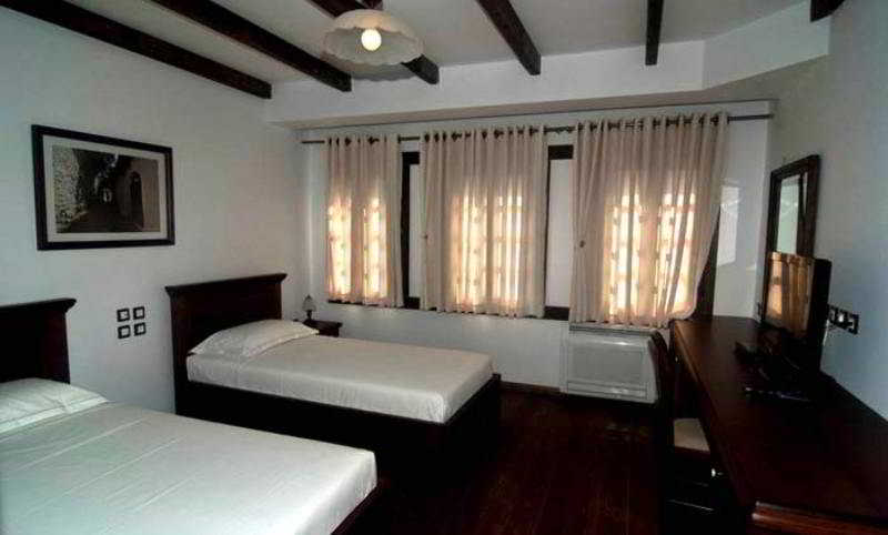 Boutique Hotel Muzaka Berat Esterno foto