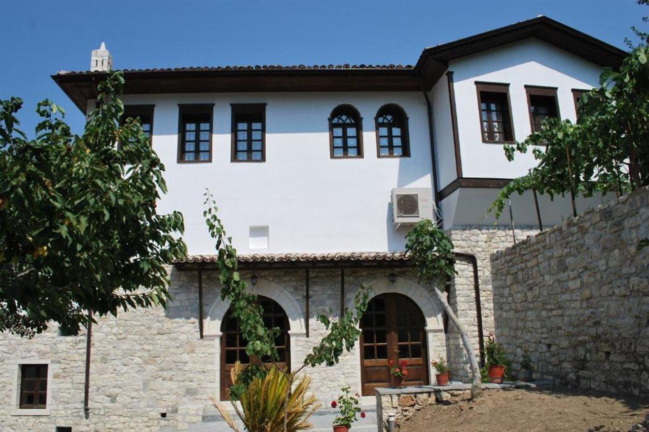 Boutique Hotel Muzaka Berat Esterno foto