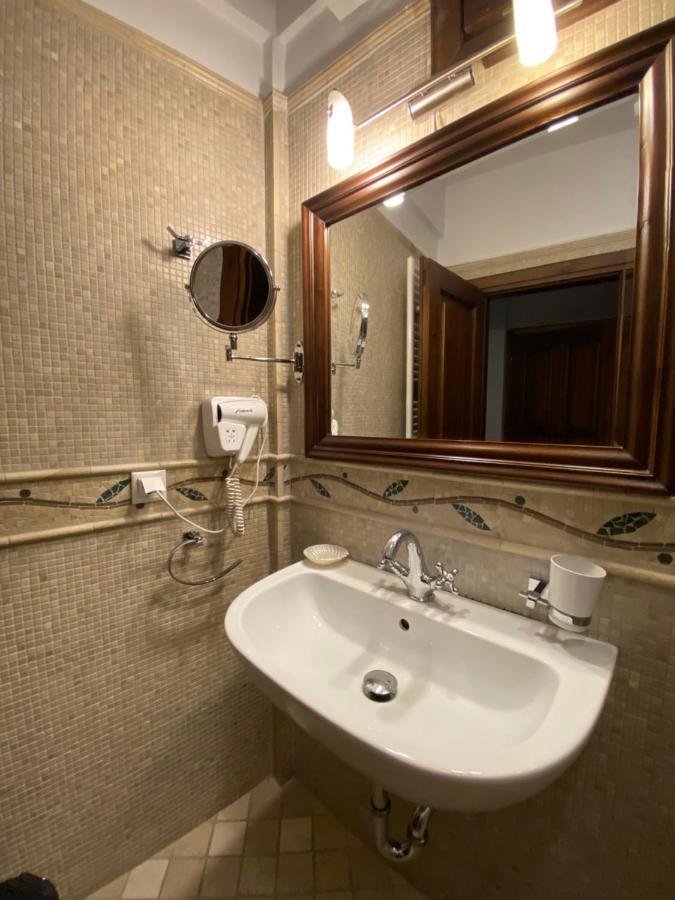 Boutique Hotel Muzaka Berat Esterno foto