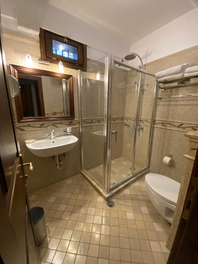 Boutique Hotel Muzaka Berat Esterno foto