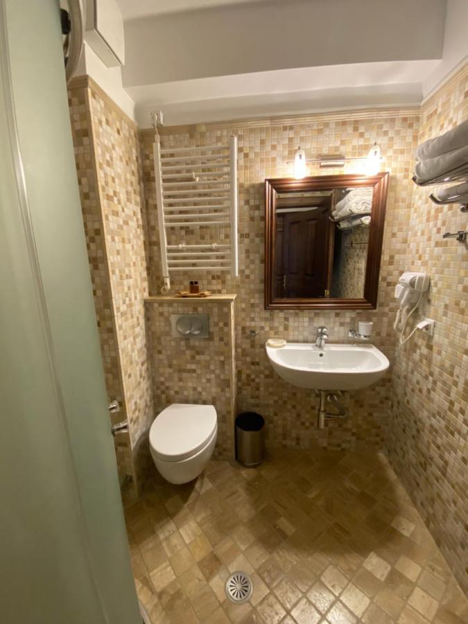 Boutique Hotel Muzaka Berat Esterno foto