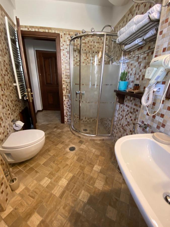 Boutique Hotel Muzaka Berat Esterno foto