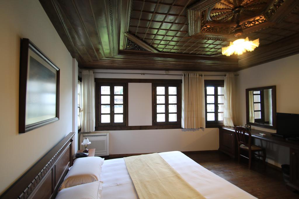 Boutique Hotel Muzaka Berat Esterno foto