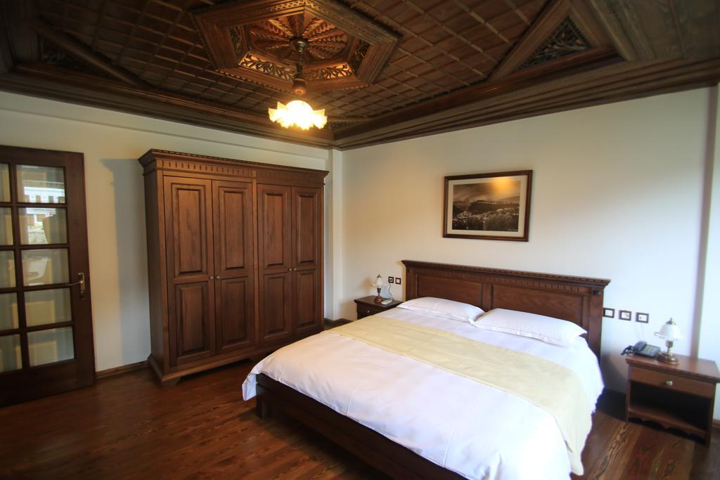 Boutique Hotel Muzaka Berat Esterno foto