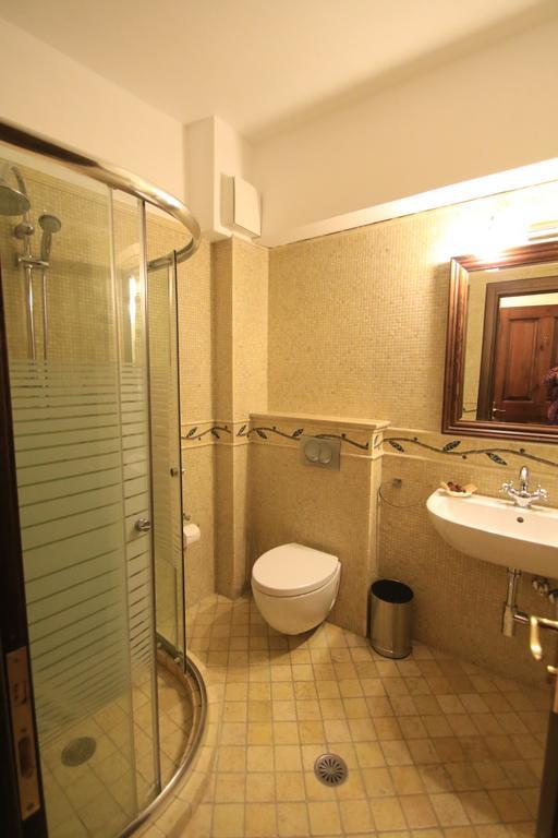 Boutique Hotel Muzaka Berat Esterno foto