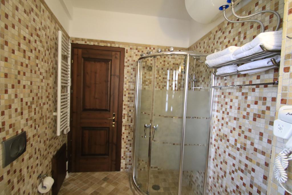 Boutique Hotel Muzaka Berat Esterno foto