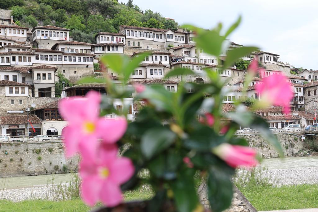 Boutique Hotel Muzaka Berat Esterno foto