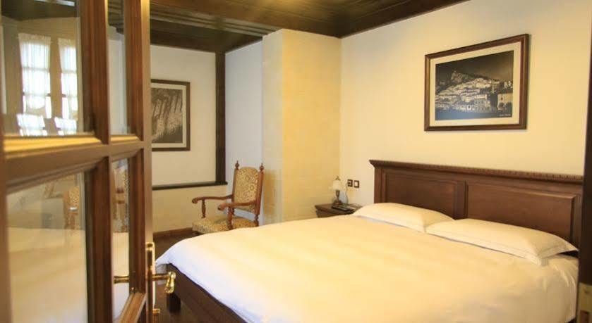 Boutique Hotel Muzaka Berat Esterno foto